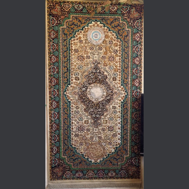 ציור על שטיח קיר בסגנון אותנטי