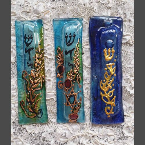 מזוזות זכוכית מעוטרות טורקיז  וכחול טורקיז  אורך 18 סנטימטר עבודת יד