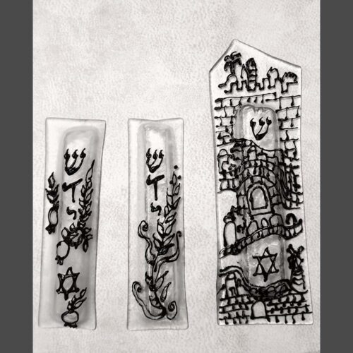 מזוזות זכוכיות פיוזינג מצוירות בצבע זכוכית שחור
